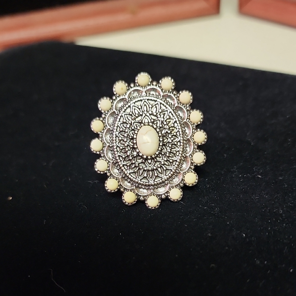 Paparazzi Ring - Mesa Mandala - White
